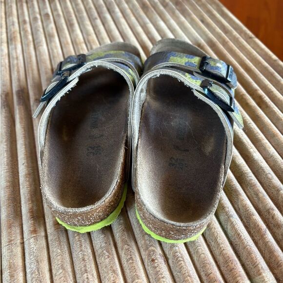 Kids Camo Birkenstock Sandals | size 32 - Picture 3 of 6